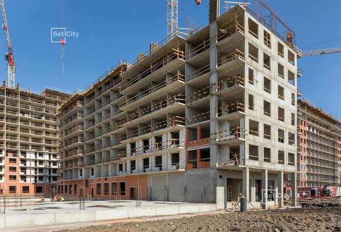 Осуществляются работы по устройству монолитного каркаса здания на уровне 6-14 этажей.