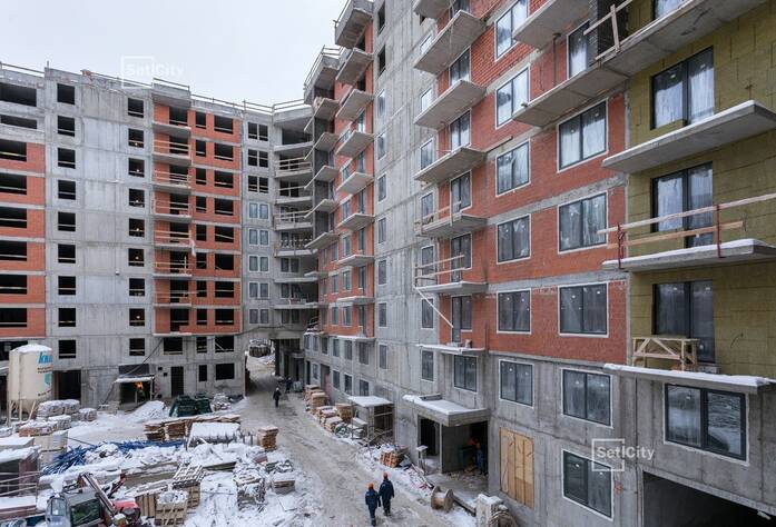 Продолжаются работы по бетонированию стен и перекрытий жилых секций, готовность 85%.