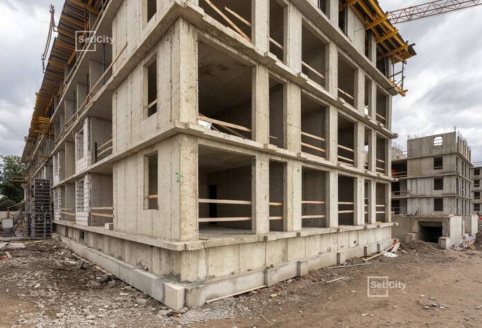 Завершены работы по устройству монолитных конструкций на уровне 4 этажа.
