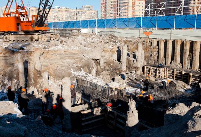 Строительная площадка жилого комплекса «Оптиков, 34» (Март 2013)