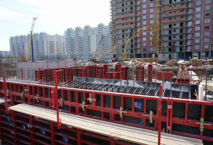 Строительство жилого комплекса «Ленинский парк» участок 6 корпус 6В (май 2013)