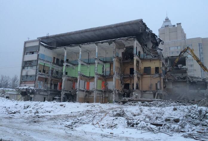 Ход строительных работ МФК «Москва»: демонтаж  строительных конструкций зданий (январь 2016)