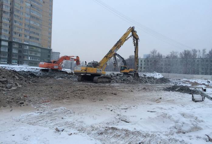 Ход строительных работ МФК «Москва»: демонтаж  строительных конструкций зданий (январь 2016)