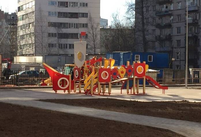 ЖК «Полежаевский Парк»: детская площадка (23.03.2016)