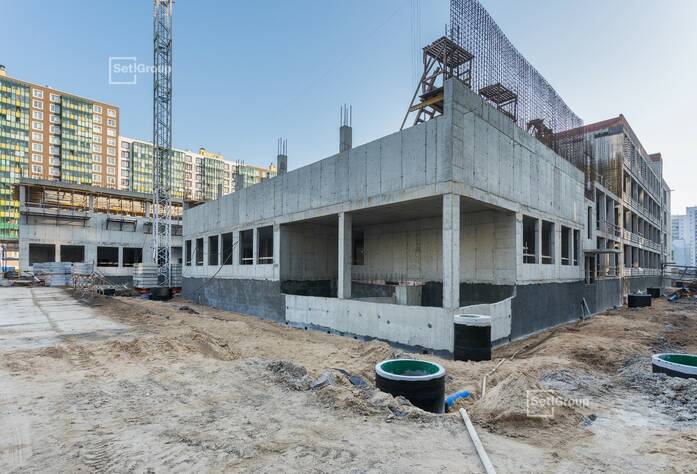 Продолжаются работы по устройству монолитных конструкций надземной части здания 3 и 4 блоков на уровне 3 этажа.
