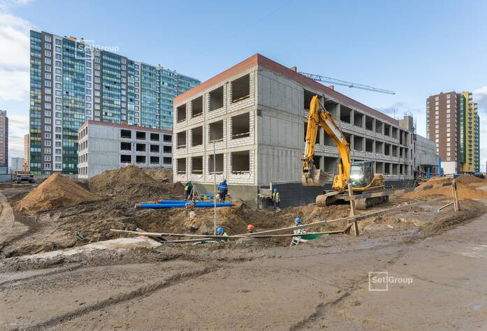 Выполняются работы по устройству монолитных конструкций надземной части здания 3 и 4 блоков на уровне 4 этажа.