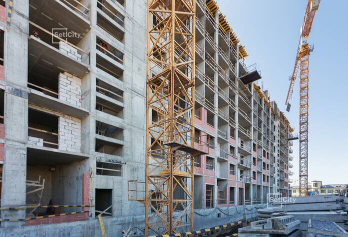Осуществляются работы по устройству монолитного каркаса здания на уровне 6-11 этажей.