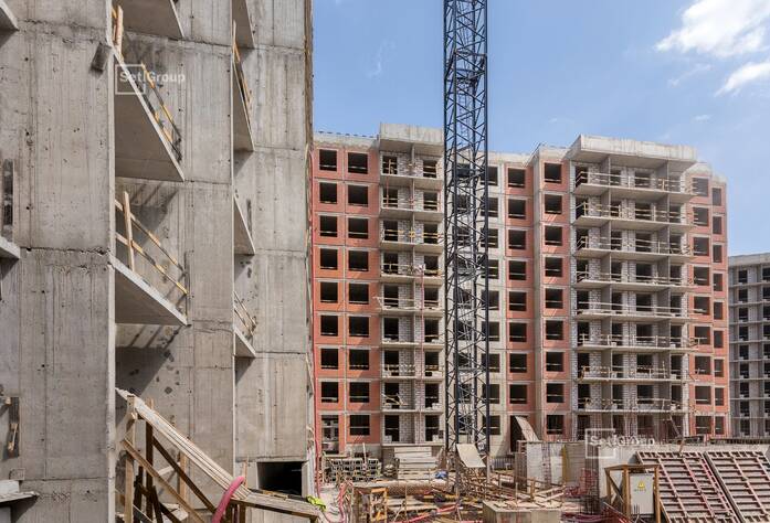 Завершены работы по армированию и бетонированию плит перекрытий 5-8 секций на уровне 9 этажа.