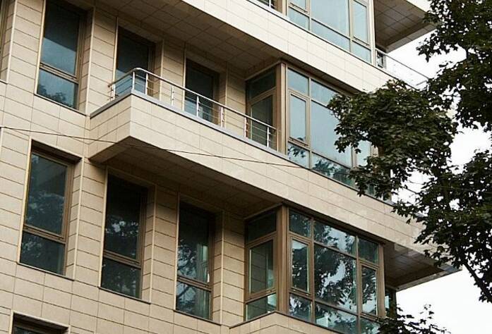 <p>Отделка фасадов жилого комплекса на Каменноостровском проспекте</p>